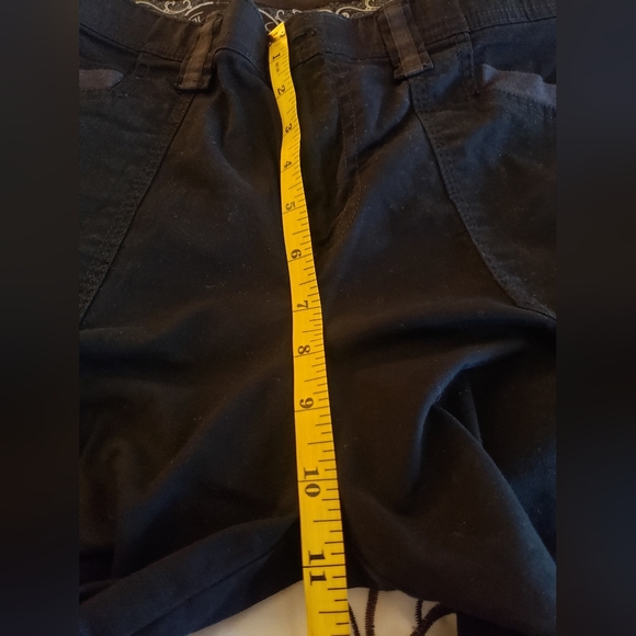 Gloria Vanderbilt Crop Cargo Pants! - Picture 9 of 11